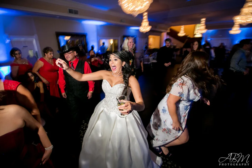san diego wedding dj. Becks entertainment providing the best in event lighting, great music, photobooth services